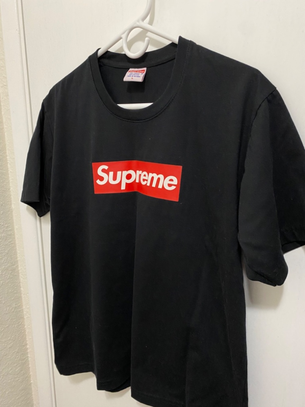 Supreme Size L  Women’s Black T Shirt - Picture 7 of 8